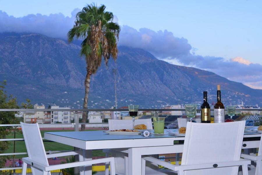Elion Luxury Apartments Каламата Екстериор снимка